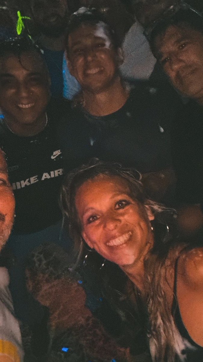 patricioardaiz's tweet photo. Buena gente! 💪
#music #party #AL50 #HappyBirthday #disco #bufalo #night #city https://t.co/0Kvcj830zs