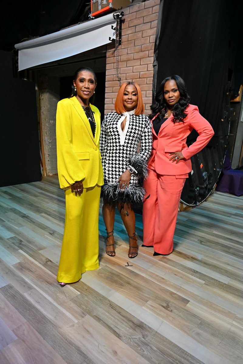 Dr_Heavenly's tweet photo. #BossBabes. #Married2med https://t.co/0bJR6nS1Ky