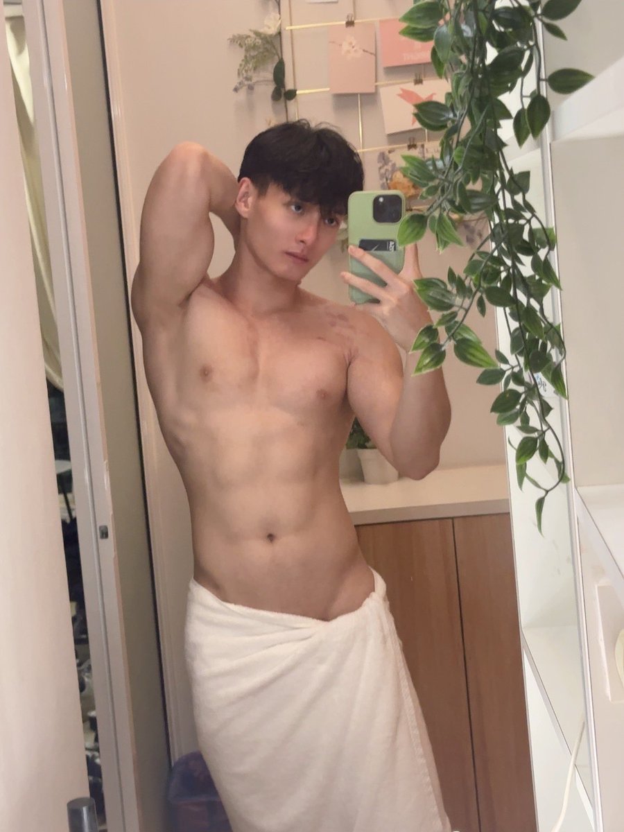 evanchengg's tweet photo. 😉 im back for awhile https://t.co/g4L4YPaofY