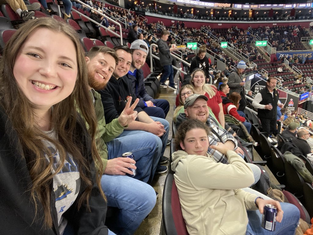 jackietabor_9's tweet photo. Celebrating Masedog’s birthday with @monstershockey 

#fearthedepths https://t.co/qHGyRft353