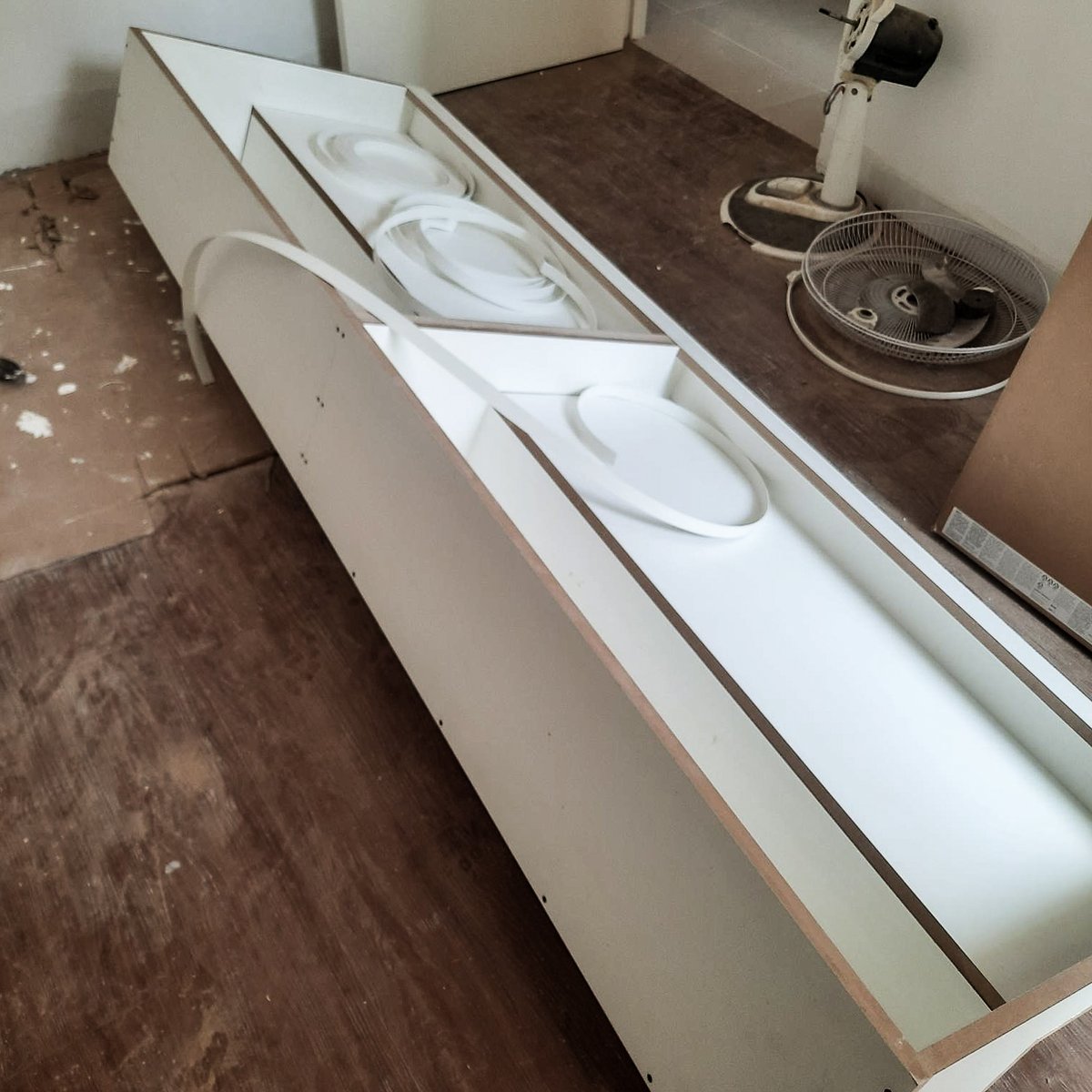 flipspacestudio's tweet image. Sanding of the edges with fine-grit sandpaper to ensure that the edges of the cabinet are smooth and free from any imperfections for application of edge band. #flipspace #architectureph #constructionph #renovation #dmci #mandaluyongcity