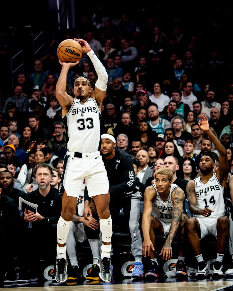 TRE. JONES. 12 points in the fourth quarter!