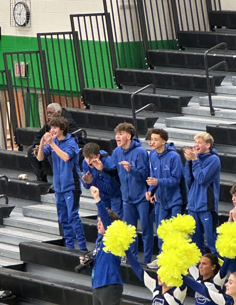 AmySwiThomas's tweet photo. Love the energy the freshmen team brings @ChargersHoops https://t.co/nLDBZvZlD1