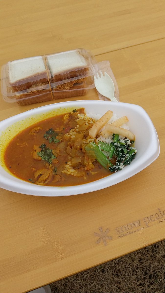 Ko8888Taka's tweet photo. #ロンド

プレイスホームのイベントでカレーで有名なロンドの出店があったので行ってきました😉
風邪が強い中ひとりアウトドアカレー🍛(笑)
カレーうまいチキン🐓カレーでした✨ https://t.co/9uUeYFiBbN