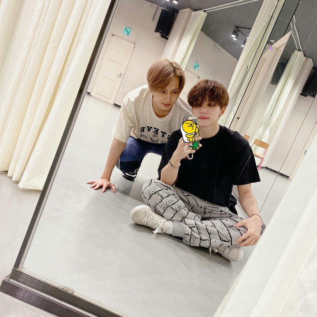 hourly_jeonghan's tweet photo. with @junshour 

#JEONGHAN #세븐틴 #정한 #ジョンハン #SEVENTEEN @pledis_17 https://t.co/MBaD73xz25