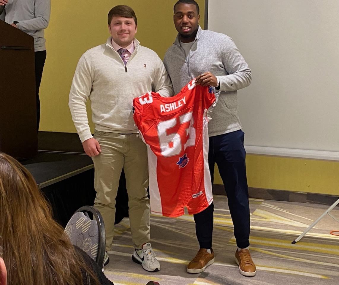 YorkHSAD's tweet photo. Crusaders long snapper @Blakeashley46 receives his game jersey.
@LongSnappingLS 
@TheDreamBowl 
@BH2OFootball https://t.co/Nlo7Vhw9cL