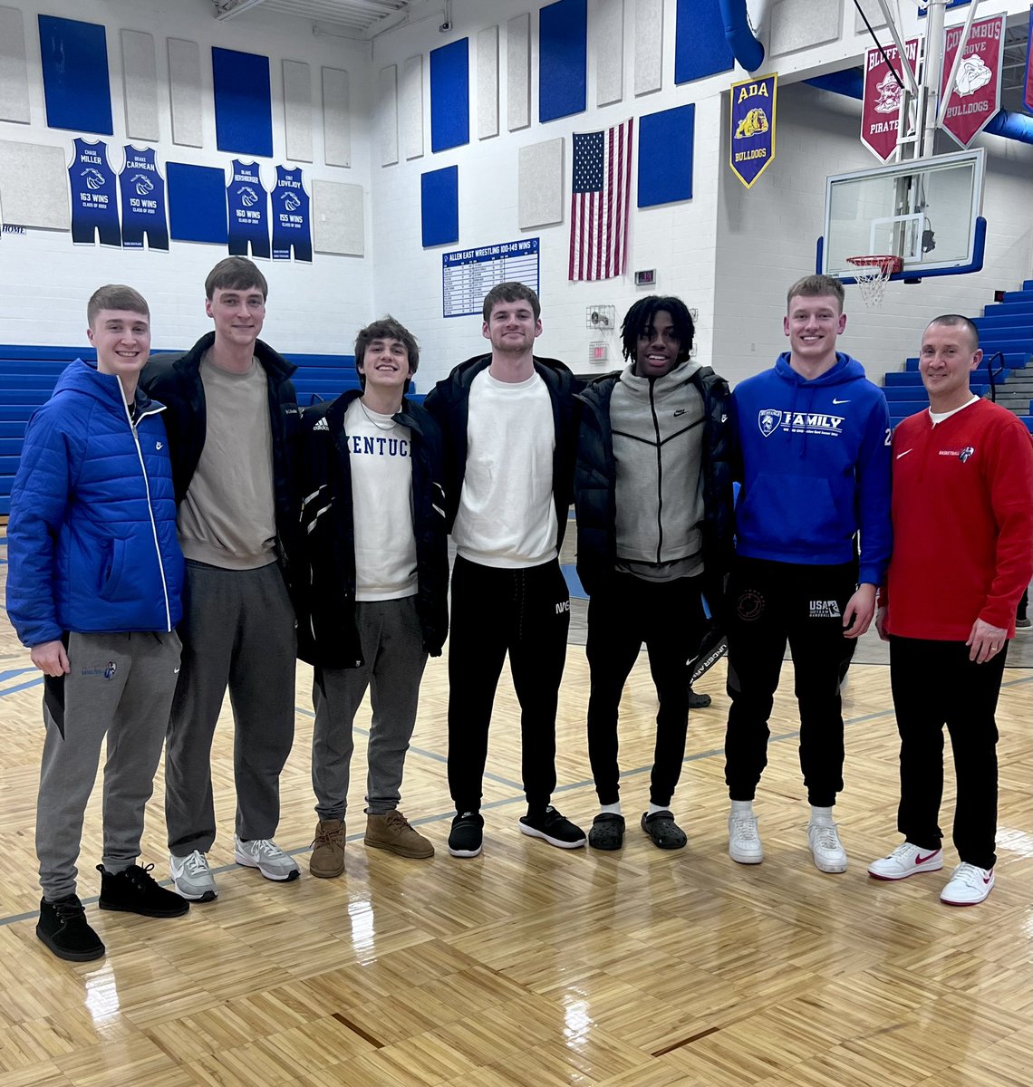 Gavin and a few of his ONU Polar Bear teammates 🏀 came out to support the Crestview Knights tonight at Allen East. The Knights pulled out the win by 4! ♥️💙