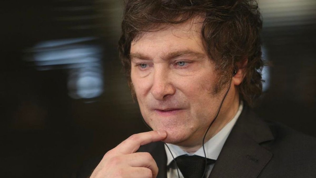 [CORTINA DE HUMO] El presidente analizaría una devaluación del 80% para distraer la atención del hashtag #MileiPitoChico.