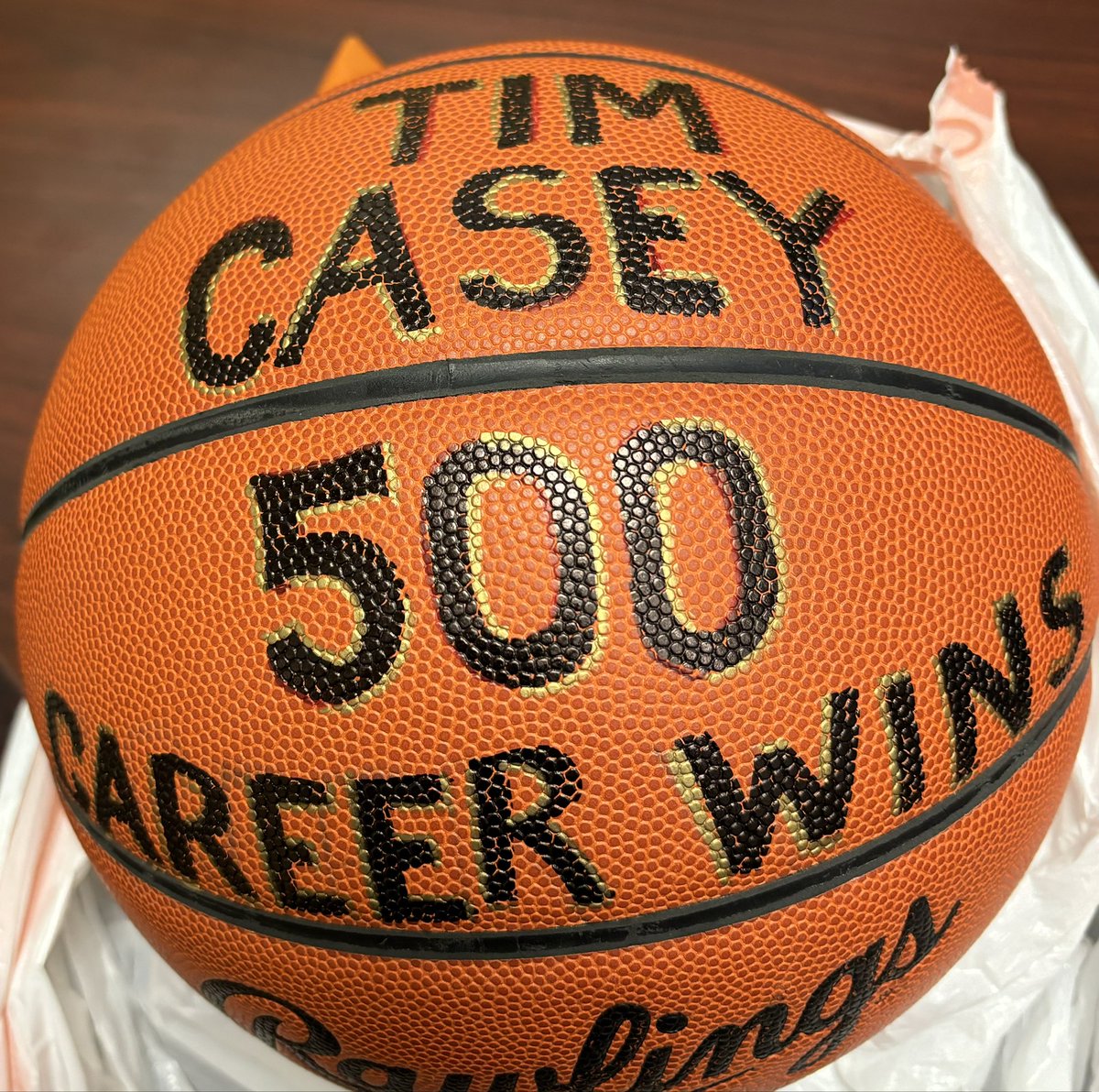 MattWeikert1's tweet photo. @NewAlbanyHSBB Head Basketball 🏀 Coach Tim Casey 🦅wins #500 !!! https://t.co/HRi2zBHoqP