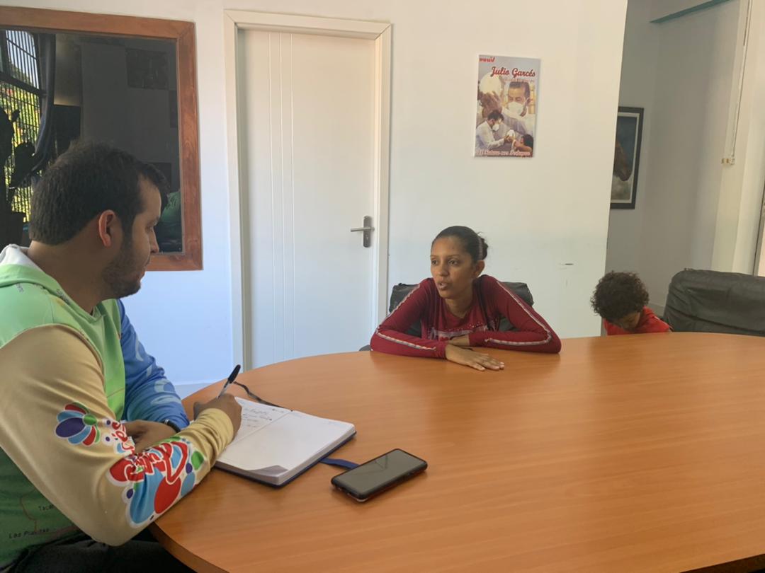 |🇻🇪Crespo
#19ene
…Atentamente escuchamos a nuestra gente uno a uno y en colectivos! Nuestra firme intención es poder acompañarles en los procesos y alcanzar juntos nuevas victorias! Viernes y todos los días junto al pueblo siempre!
.
#atenciónalpueblo 
#puragentebuena