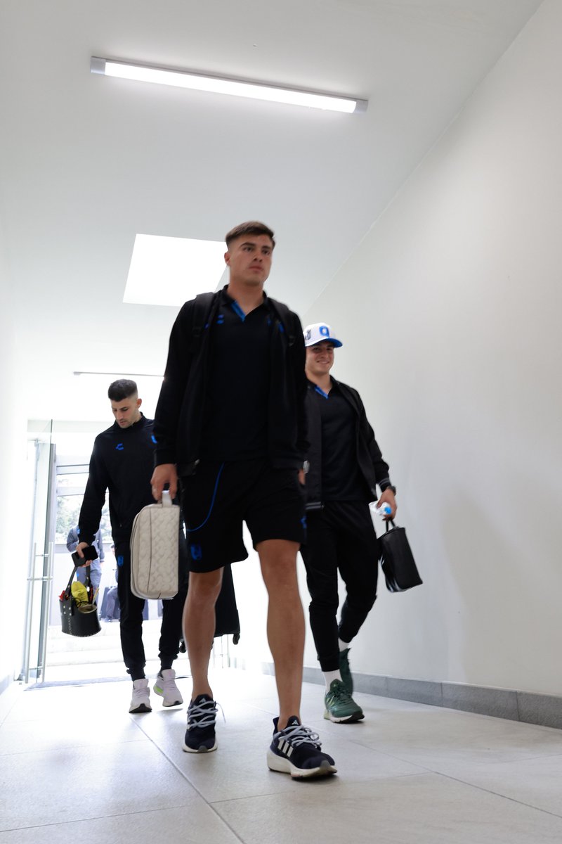 La llegada a CDMX. 🐓

¡Gallos listos para el partido de mañana! 👊🏻

#CorazónyAguante