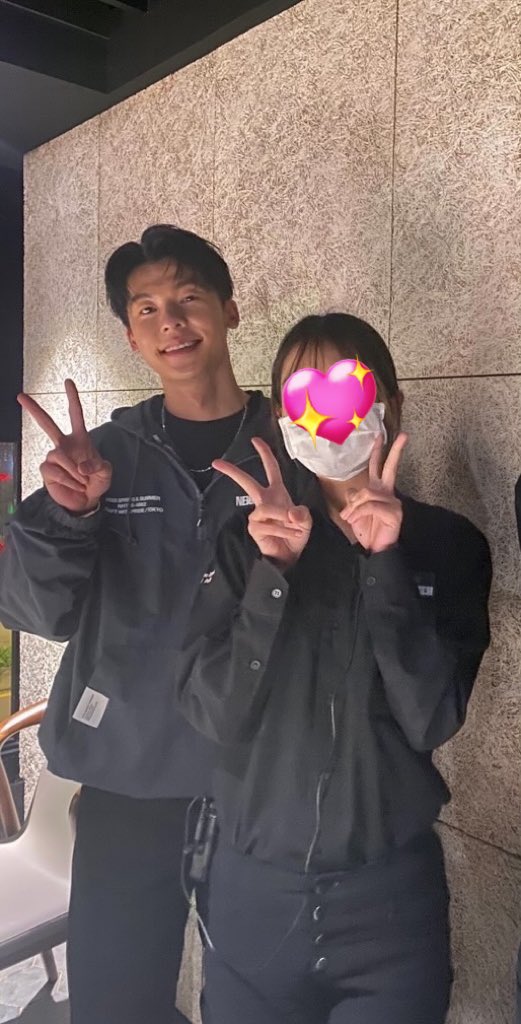 이날 식당 종업원 후기 📝

이 식당에 여태까지 많은 연예인들이 왔었지만 
광한이가 제일 매너가 좋았다고 

미남이 미담까지 끊임이 없으셔요😻✨