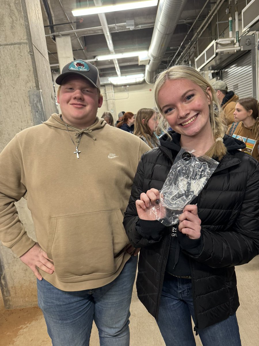TheFosterFFA1's tweet photo. Great job to these two at the Fort Worth calf scramble. Savannah caught as well! Before and after @FosterSportsMed @FosterHSNews @LamarCISD @LamarCISDCTE https://t.co/dLHuEg0Ijp