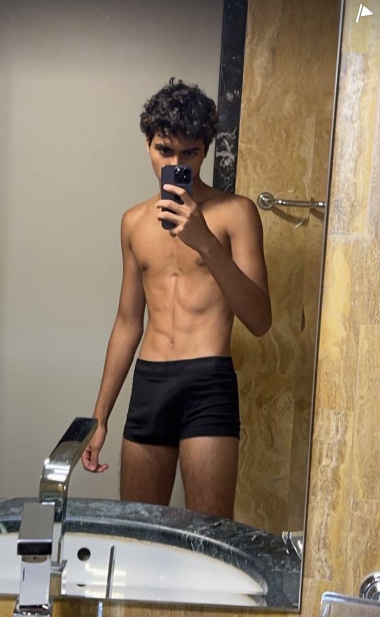 NoahHartt28's tweet photo. Just a horny gay college twink mind helping me? https://t.co/LqJI12eEs3