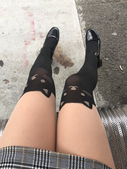 Waiting for the train https://t.co/IzuP27yxnD