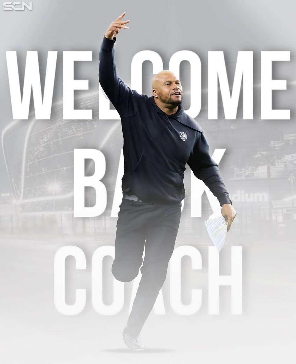 RaiderNationMX's tweet image. Regresó y tenemos el head coach del presente y del futuro @Raiders 🏴‍☠️
Antonio Pierce @AntonioPierce con toda la actitud de un Raider, es un líder. 
Lo más importante, tiene el apoyo de los jugadores y de la #RaiderNation

#lasvegasraiders #raiders #antiniopierce  #raiderswillwin