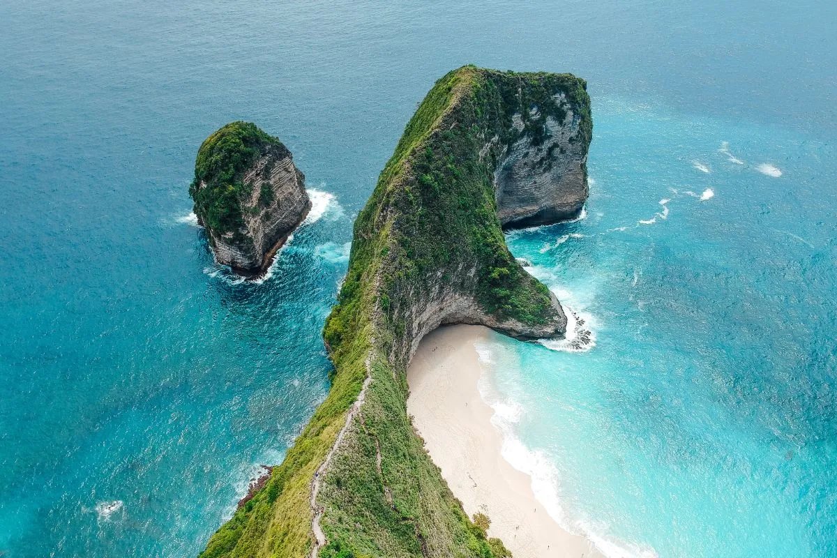 KawanTrip's tweet photo. Seru banget nih, guys! Pantai Kelingking emang juara banget dengan pemandangan lautnya yang bikin mata terpana. Wajib banget buat dichecklist destinasi liburan kamu! 🌊🏝️

https://t.co/db7LZQ8pK6

#PantaiKelingking #ExploreBali #PesanTiketSekarang https://t.co/f58OOGNXtt