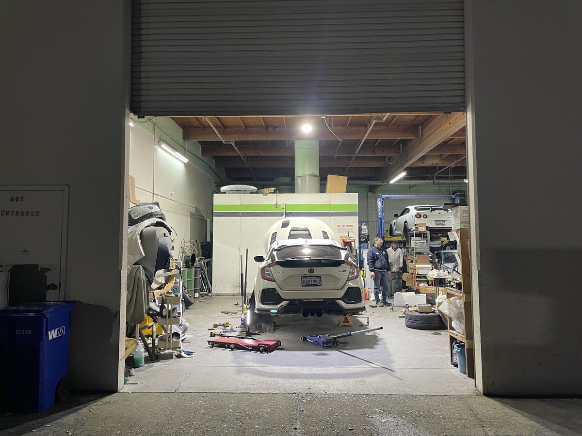 thatjohnli's tweet photo. Loving the vibe, anyone likes midnight auto? #midnightauto #teambase #nightrunner #unitedmotorsports #bkmotoring https://t.co/O4ggkvGDxZ