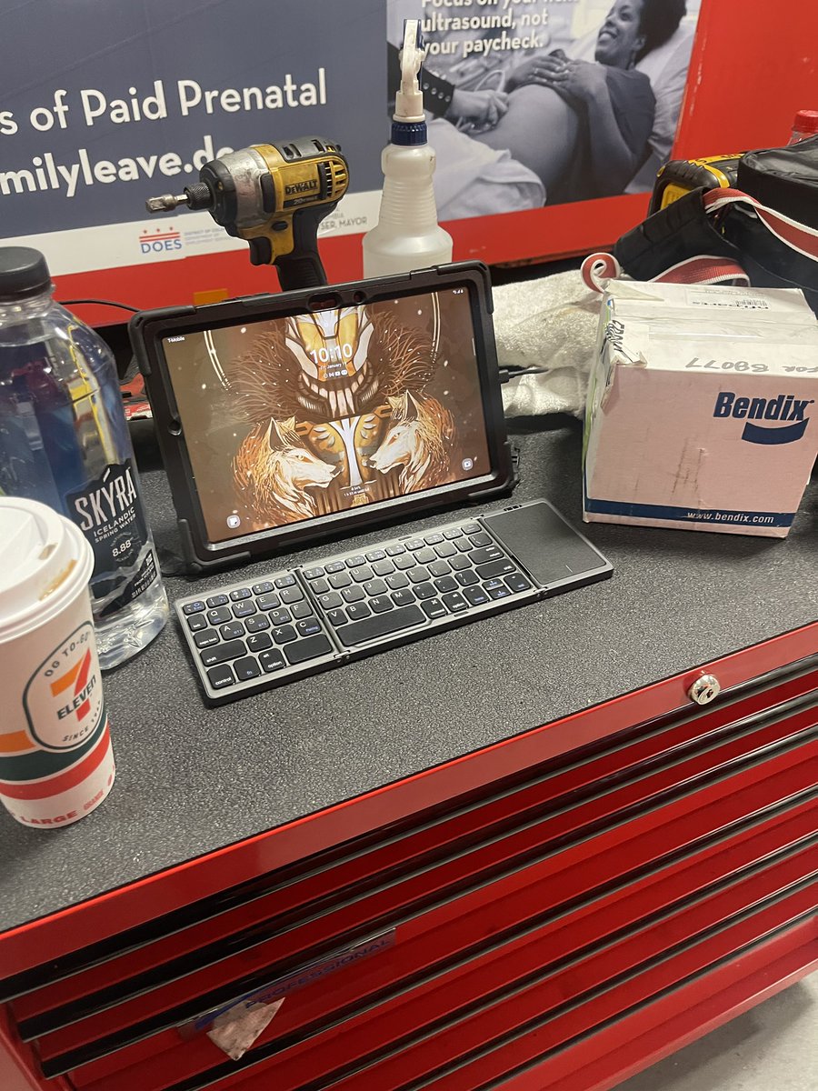 CarolinaKingVes's tweet image. Welp we back at it #bustech transit never sleeps