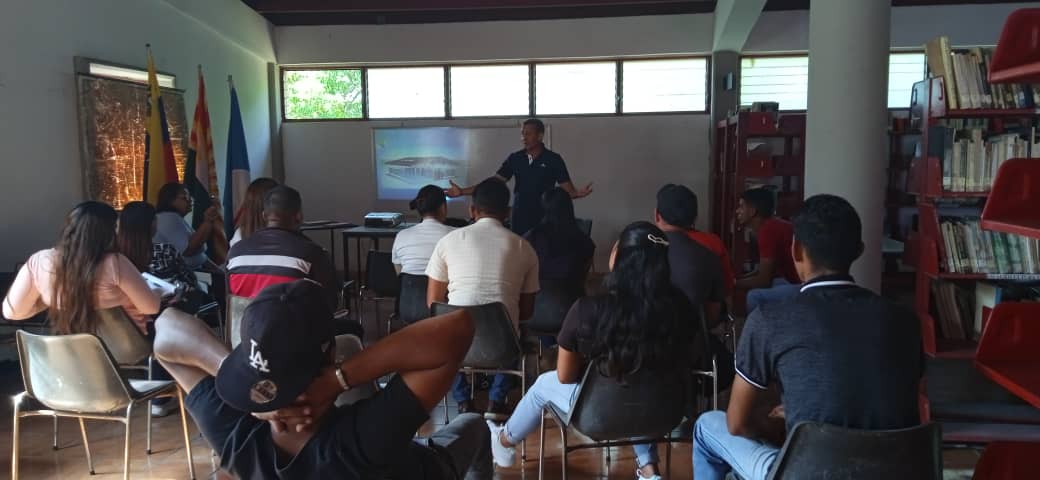 |🇻🇪Crespo
#19Ene
 Inicia el segundo ciclo de sesiones del Diplomado en Cría Tecnificada en Cabras y Ovejas, en articulacion con la <a href="/unefm/">UNEFMOFICIAL</a>, para el fortaleciendo la Formación, Capacitación y Desarrollo tecnológico de nuestros productores y productoras. 
#productores