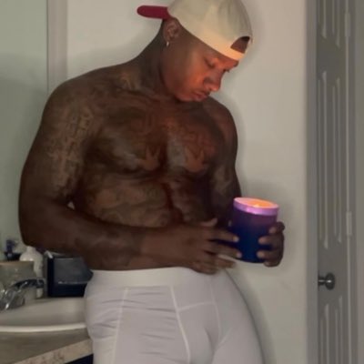 JayR_23blessed's tweet photo. 👑🤤😏 https://t.co/kVhYZNfYNU