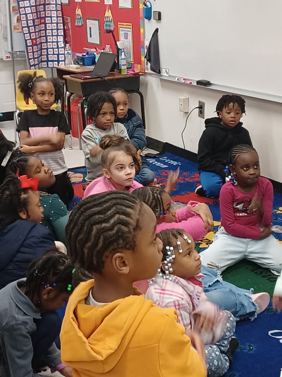 Fly_Teacher's tweet photo. In continuing to support scholars with building  good character, first graders reflected on what it means to be open-minded while celebrating National Popcorn Day. Students listened to our book of the month read by our principal, Marissa Wilson, and ate popcorn. #talkandsmiles https://t.co/H5Z5xV1oUM