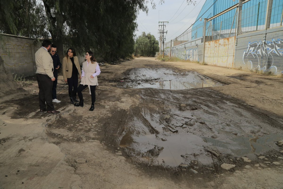 LauraGlezEDOMEX's tweet image. Para dar seguimiento a los temas de interés ciudadano, seguimos recorriendo las zonas sobre las que tenemos que concentrar esfuerzos para mejorar la infraestructura. En trabajo coordinado instruido por la Gobernadora Delfina Gómez estuvimos hoy en Cuautitlán Izcalli con los…