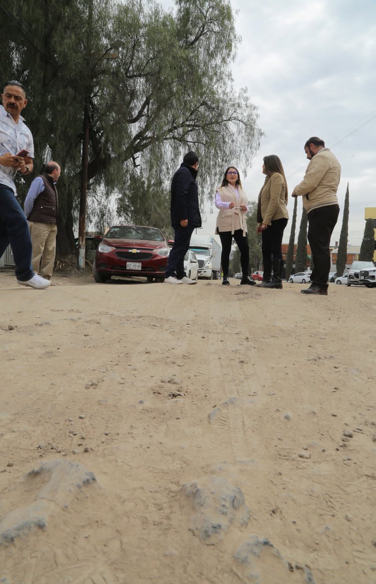 LauraGlezEDOMEX's tweet image. Para dar seguimiento a los temas de interés ciudadano, seguimos recorriendo las zonas sobre las que tenemos que concentrar esfuerzos para mejorar la infraestructura. En trabajo coordinado instruido por la Gobernadora Delfina Gómez estuvimos hoy en Cuautitlán Izcalli con los…