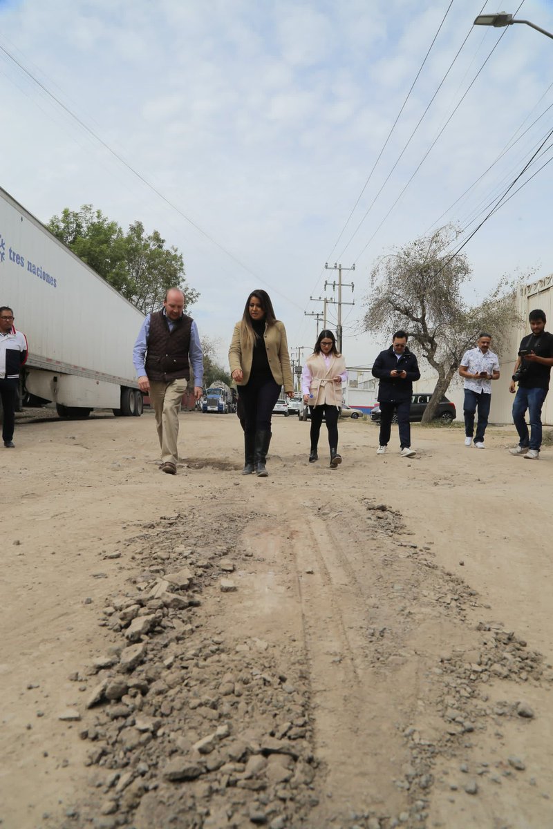 LauraGlezEDOMEX's tweet image. Para dar seguimiento a los temas de interés ciudadano, seguimos recorriendo las zonas sobre las que tenemos que concentrar esfuerzos para mejorar la infraestructura. En trabajo coordinado instruido por la Gobernadora Delfina Gómez estuvimos hoy en Cuautitlán Izcalli con los…