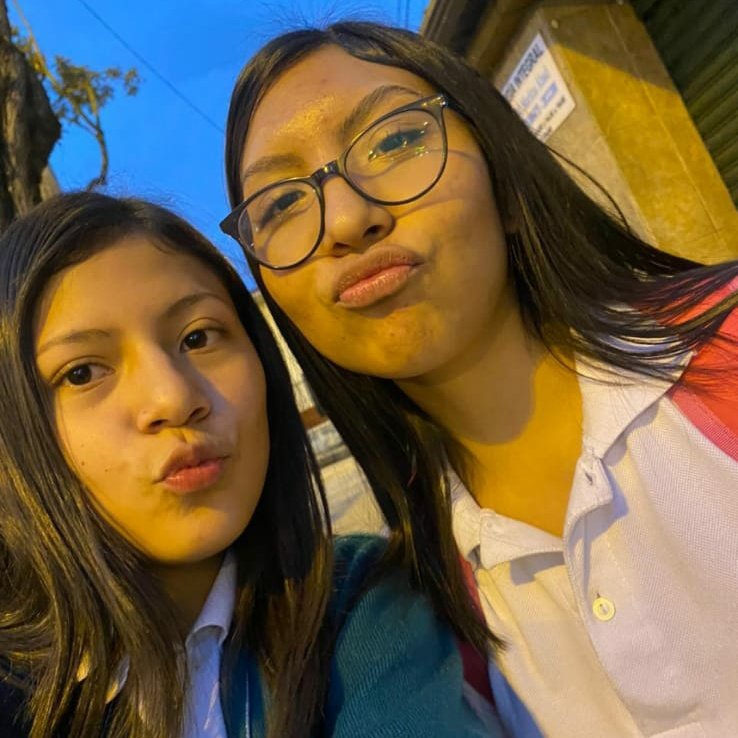 #Desaparecidas en #Cuenca|| Joselin Mejía de 15 años y Evelin Mejía de 14 años están desaparecidas desde las 9:00am de hoy viernes 19 de enero. Su mamá está desesperada, por favor cualquier información al celular: 0962602862 .