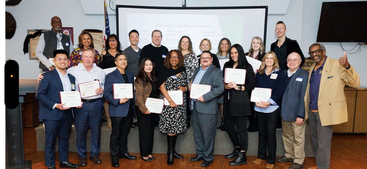I was honored to swear in the 2024 Castro Valley/Eden Area Chamber of Commerce Board of Directors. I’m grateful for their dedication to growing our business community!
Photo Credit: Cathy Breslow 
#AlamedaCounty
