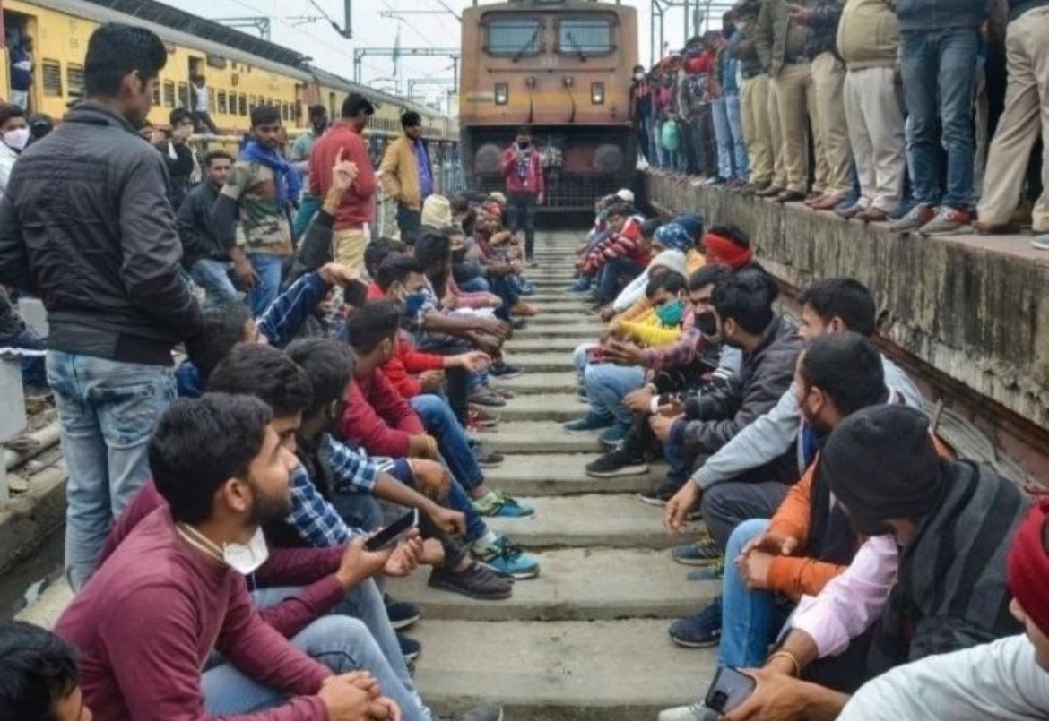 rajsaurav53's tweet photo. #IncreaseRailwayALPVacancy
#IncreaseRailwayALPVacancy 
 ❌2019 - 00 पद
❌2020 - 00 पद
❌2021 - 00 पद
❌2022 - 00 पद
❌22023 - 00 पद
🔥2024 - 5,696 
#IncreaseRailwayALPVacancy 
After 6 year .........5696 ALP post only..

@AshwiniVaishnaw
 @RailMinIndia
 @PMOIndia https://t.co/BHULCyN8dF