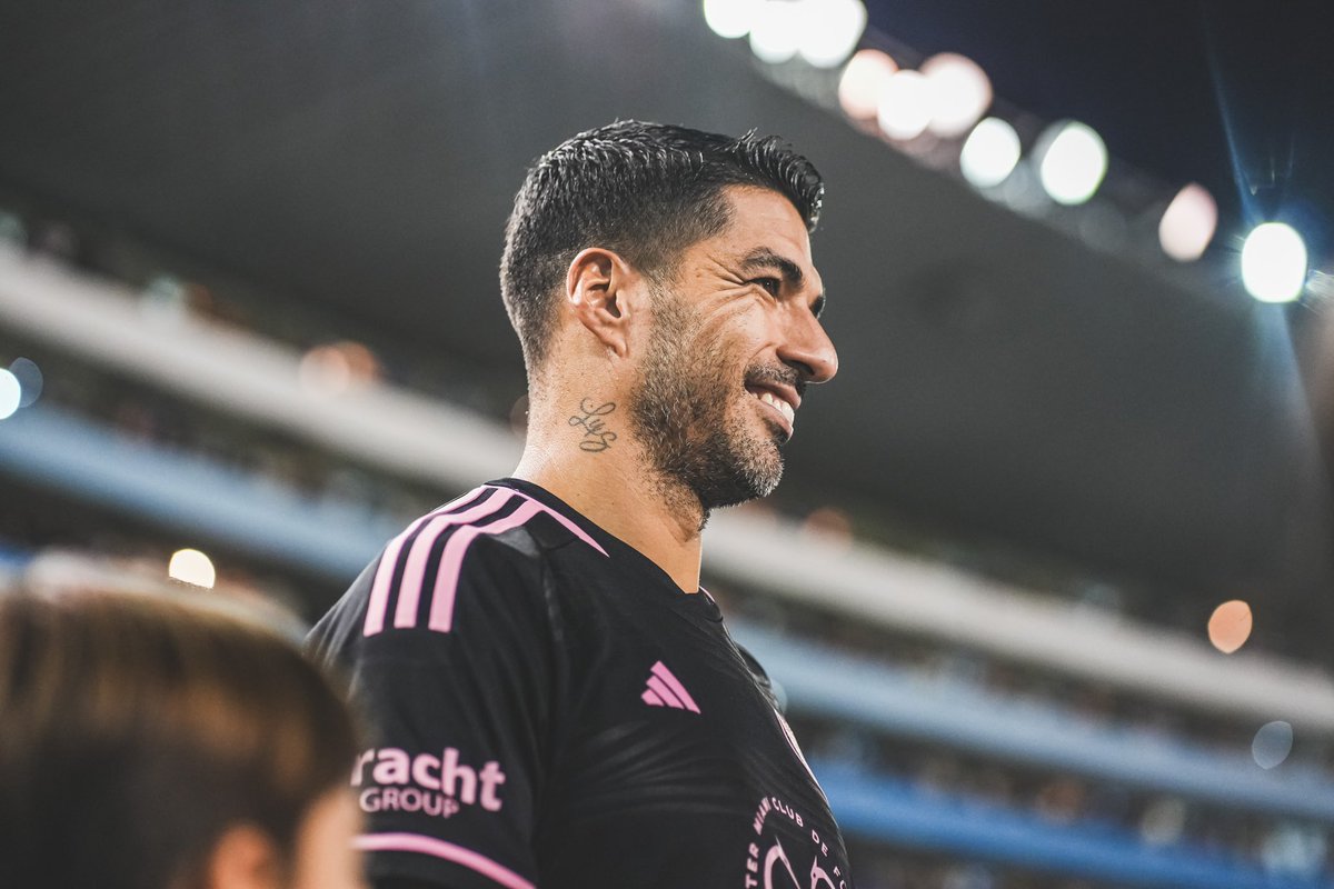 InterMiamiCF's tweet photo. Gracias por el cariño El Salvador 🩷🖤 https://t.co/HLbg1zdp6L