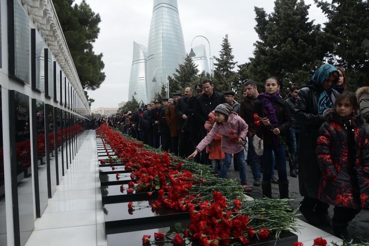 MirzayevAyaz's tweet photo. #BlackJanuary - That day as a result of the interference of the Soviet troops several hundreds of civilians were perished in the Azerbaijani capital Baku. We, Azerbaijanis’ would never forget this historic day.
#20January #Baku1990 #SovietInvasion #Azerbaijan🇦🇿 https://t.co/EBbqFpccXu