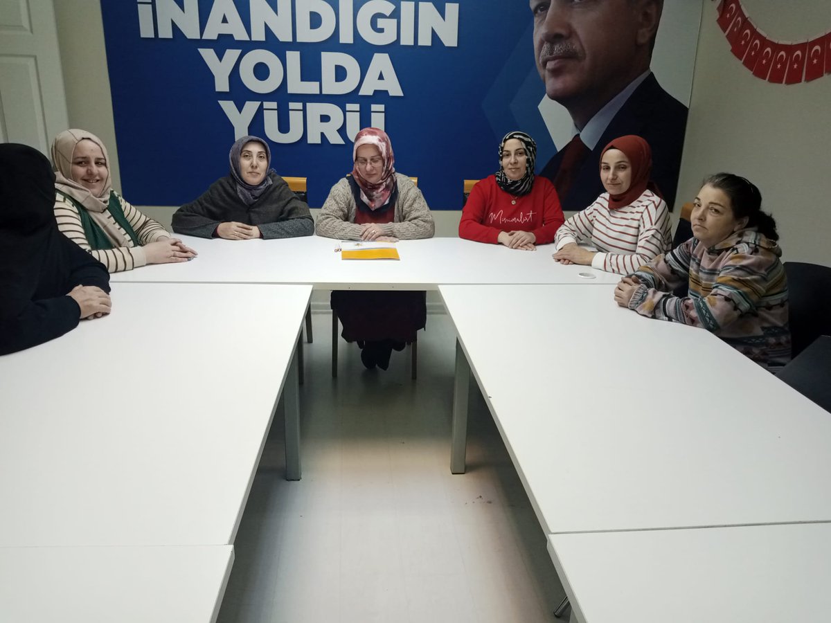 Ataşehir ilce kadın kolları başkanı <a href="/GulayseDurak/">Gülayşe Durak</a> öncülüğünde Ferhatpaşa mahallesi kadın kolları başkanı <a href="/fatma3450ceylan/">Fatma Ceylan</a> eşliğinde haftalık toplantimizi gerçekleştirdik hayırlara vesile olsun