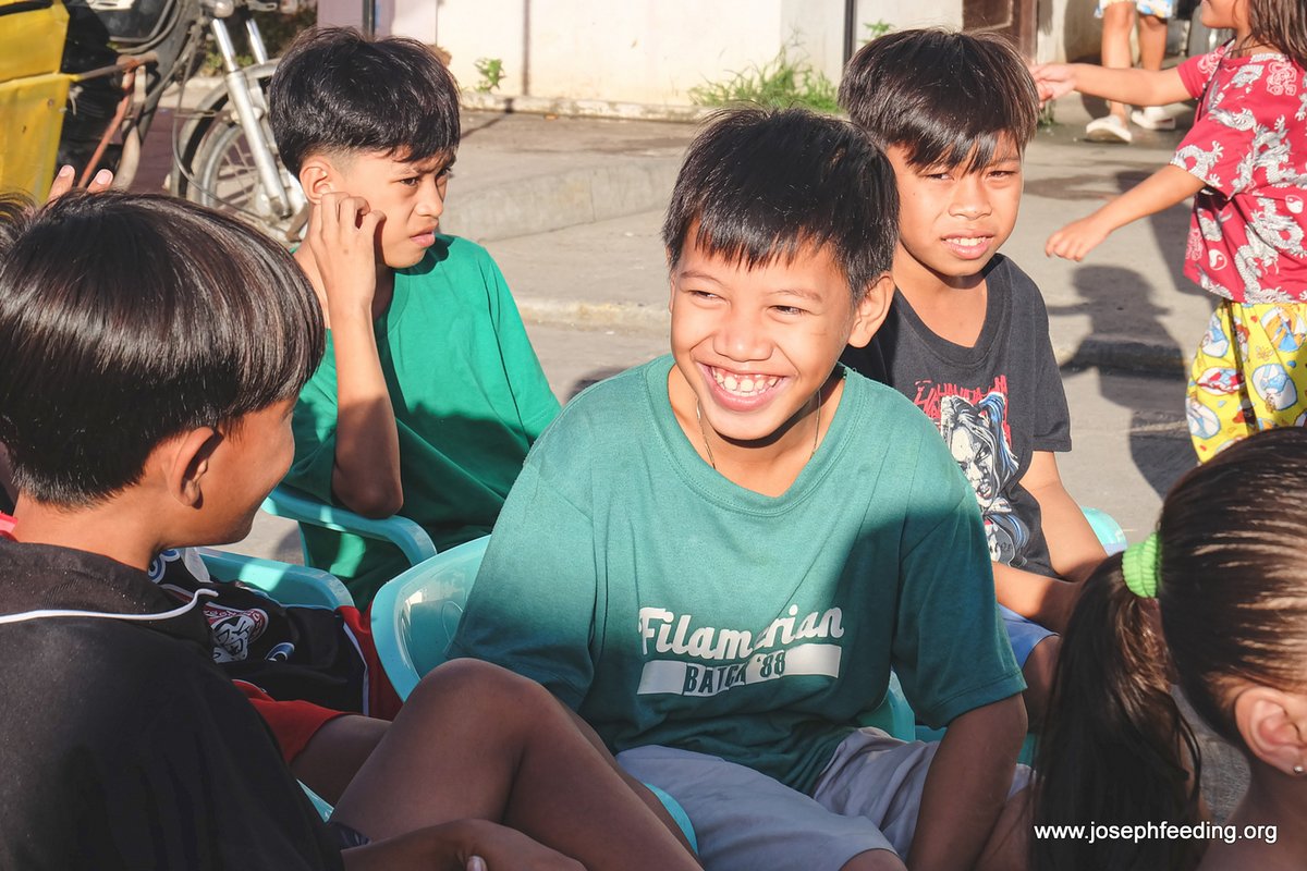 josephfeeding's tweet photo. We are blessed to be a blessing to others💛 

As we remember the words of Jesus in Matt 25:40, we rejoice in knowing that "whatever we do for the least of these people, we do as unto Him" — as an expression of our worship and gratitude.

📷 BAF23: Baseco, Manila

#JFMChristmas https://t.co/lPGMjgFX9X
