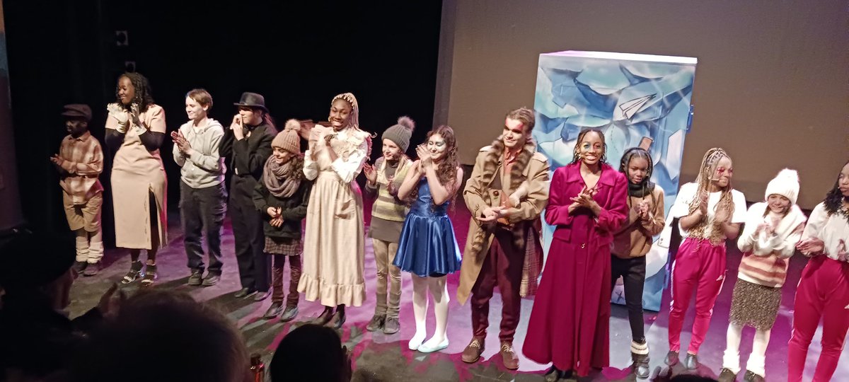 FVennePROF's tweet photo. LA COURSE AU BONHEUR
Comédie musicale du programme Focus comédie musicale du #CECCE @ecolecatholique @louismorin1987
@uOttawaArts #focusCECCE #onfr
Merci à Huguelle, élève du @CcSamuelGenest pour son invitation et sa passion pour les arts de la scène! #passionartsCECCE 🎭 https://t.co/lDoZf1yKOk