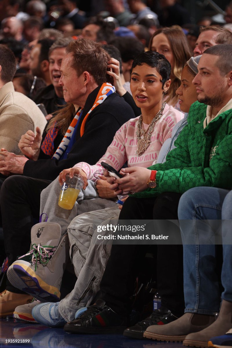 mach1rkid's tweet image. via #gettyimages #repost #coileray 
#DeanWinters #actor #NYK #NBA
昨日1/19 NYニックス vs. WAウィザーズの試合 at MSG.
ｹﾞｯﾃｨにも写真あった。被写体はディーンさんじゃないし見切れてるけど、超最近のディーンさんが写ってるのでヨシ！