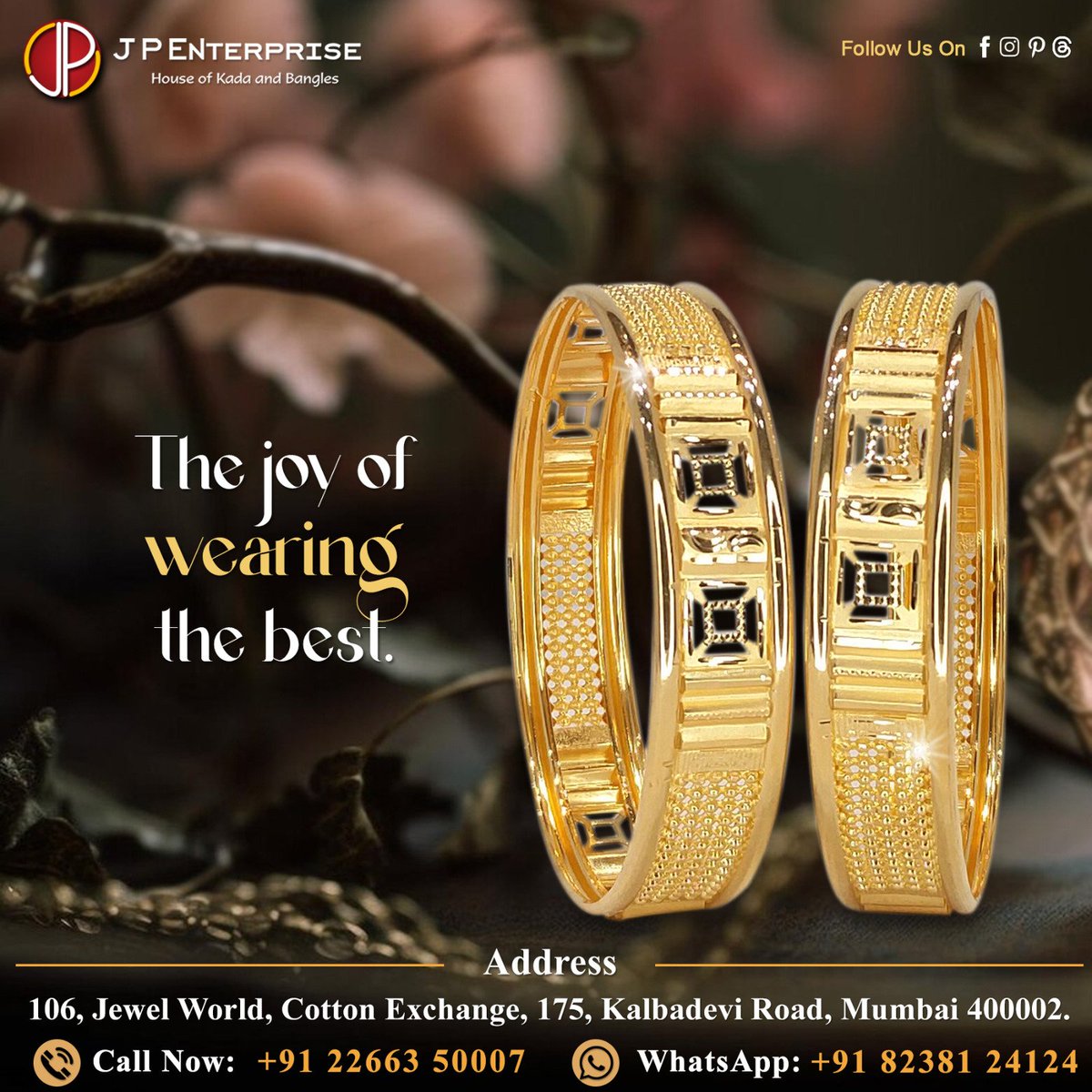 The joy of wearing the best.

#goldkada #beautifuljewellery #royaljewellery #goldkangan #goldjewellery #bangles #goldbangles #craftsmanship #classicjewellery #antiquebangles #goldjewellerydesign #goldbanglesdesigns #mumbaijewellers #indianjewellery #indianjeweller