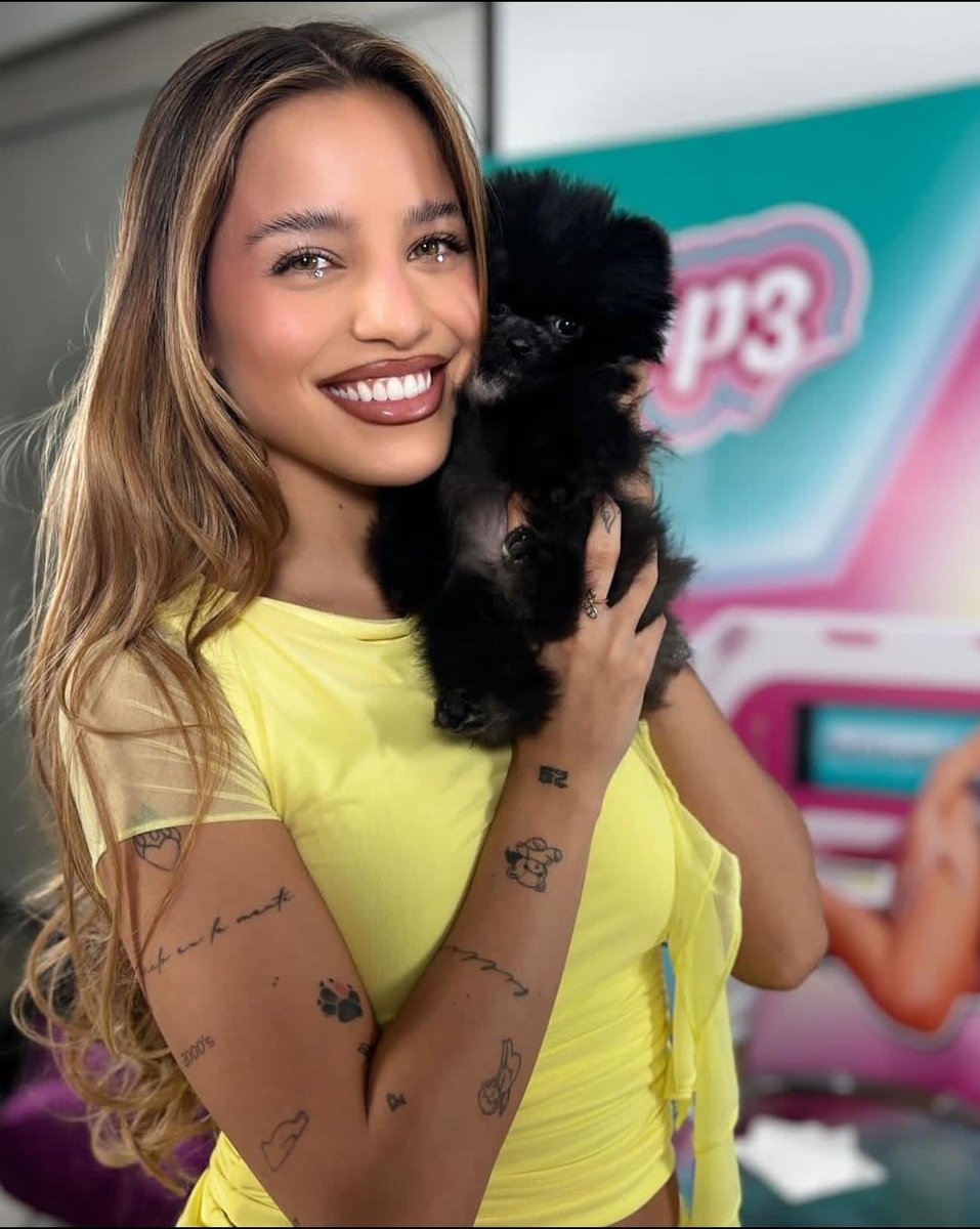 emiwithshiny's tweet image. ᅠ
💎  : 𓄼   ִ ۫  Nos fuimos a hacer promo en chile.
                   Pd: A roma no le gusta esto (☉｡☉)!
                                                 ♡