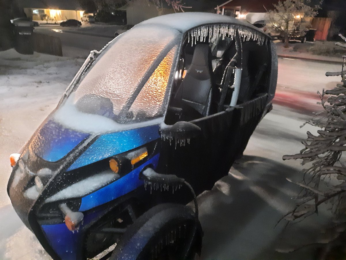 FunUtilityJacob's tweet image. Due to the fact that we&apos;re preparing to move and the garage is full of boxes, the FUV got stuck outside during the ice storm.
Very much not ideal, but it still works perfectly!
@arcimoto $FUV