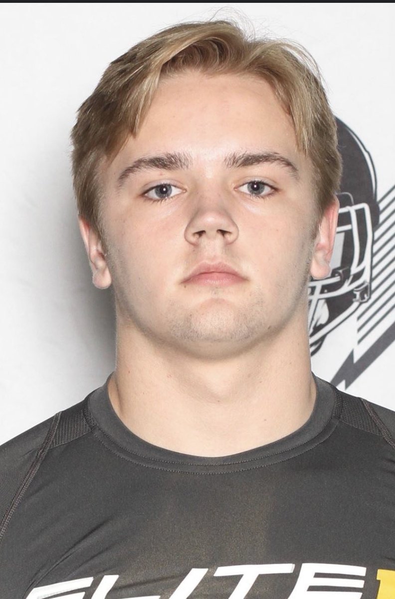 DaRealist_jbuck's tweet image. Fat girls never had a chance @SJUQB1. #7thyear