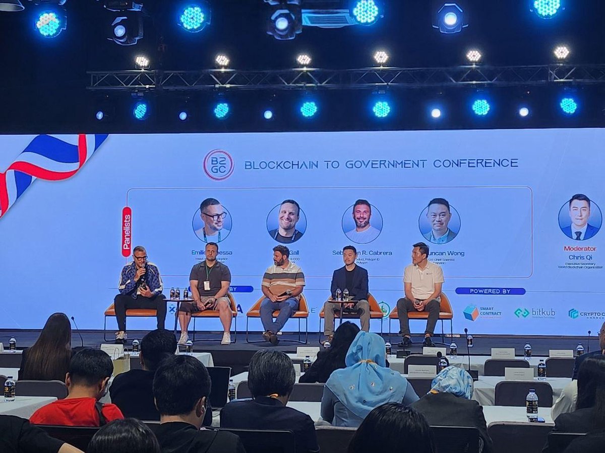 dfinity's tweet image. The #B2GC Conference by @FinstableCo Thailand 🇹🇭  was great for blockchain solutions for Governments &amp;amp; Institutes

👉 @CanessaEmilio showcased @FEDERITALY2021 certification #InternetIdentity for Governments
👉 @herbertyang was on the AI panel &amp;amp; spoke at various community events