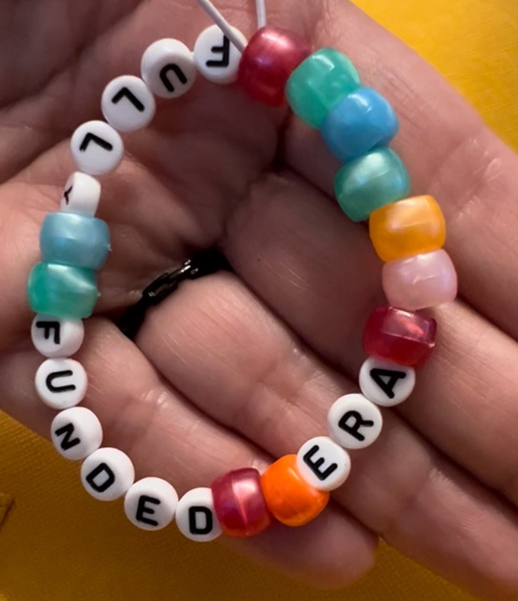 MandyforCO's tweet image. Was happy to see my friend (and fellow resident of #HD42) @LinneaInAurora today, who is the president of the Aurora Education Association. Happily signed a pledge to do my part to fully fund schools. They’re a clever bunch with the bracelet, I tell ya.😉 @coauroraea #eras #coleg