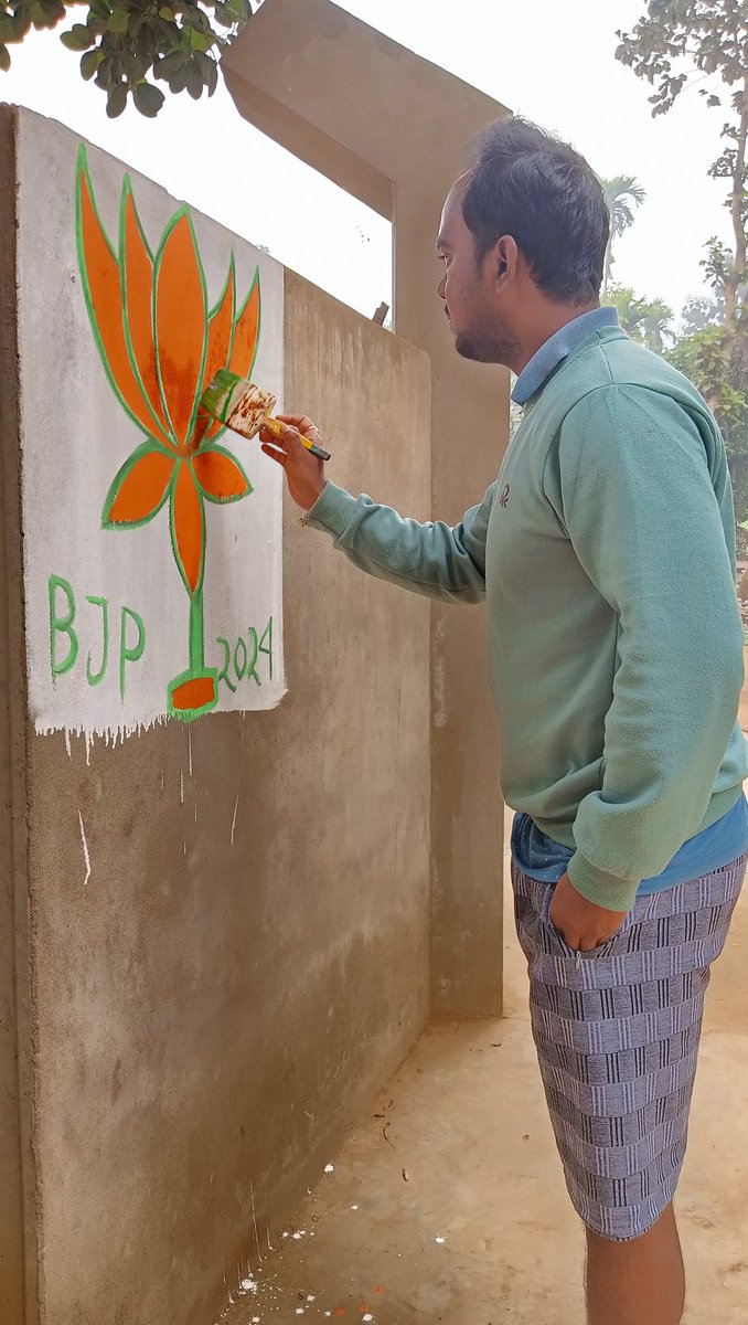 SubhasishDatta8's tweet photo. Today I participated in the Wall Drawing Activity in my Local area premises in view of the upcoming 2024 LokSabha Election.
#ISupportBJP
#Isupport_NAMO_BIPLAB 🙏🙏
@narendramodi
@AmitShah
@JPNadda
@BJP4India
@BJP4Haryana
@BJP4Tripura
@BjpBiplab
@sanjayswadesh https://t.co/ISZqWZV6fo