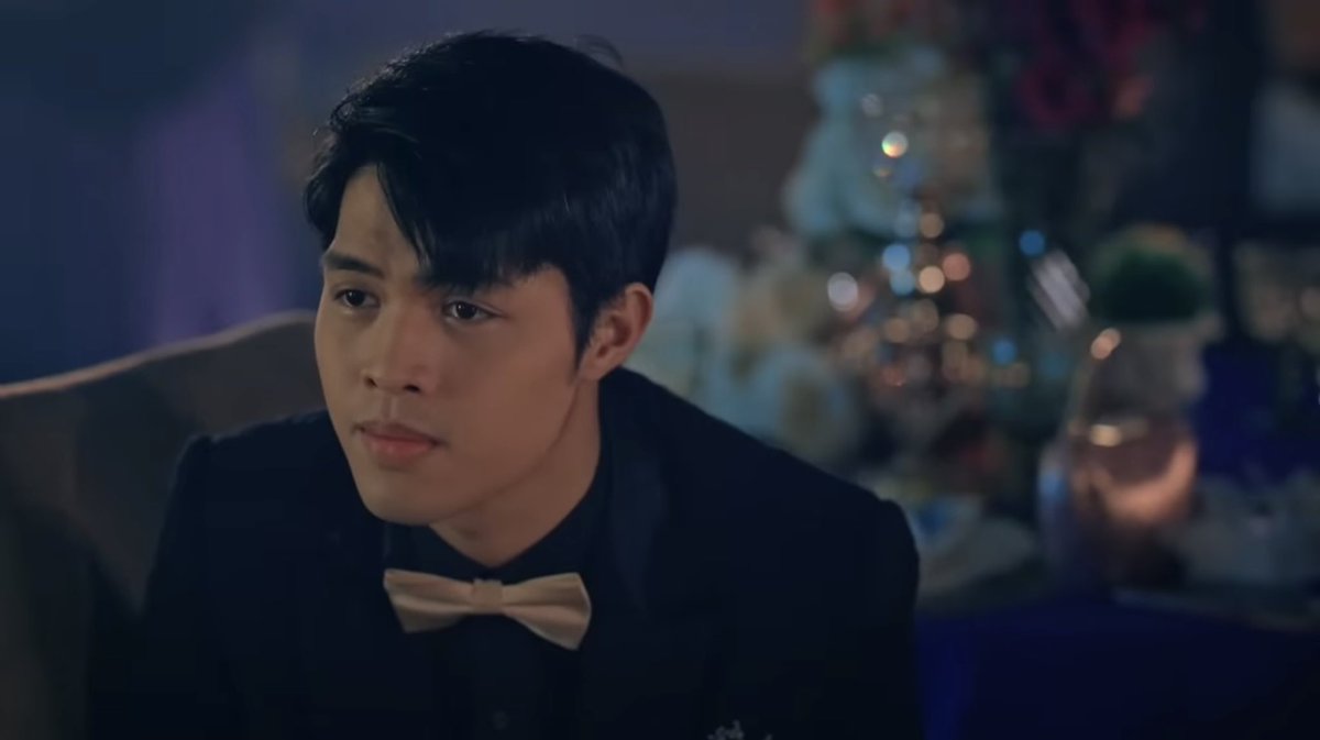 littleliviebel's tweet photo. mga matang naka-magnet kay roxanne cristobal 🤣 nugagawen ni archie pag umalis na siya? roxy bigyan mo naman ng isang selfie, wallpaper daw niya
#SeniorHigh #SHGraduation #RoxChie https://t.co/w7fJOej9DP