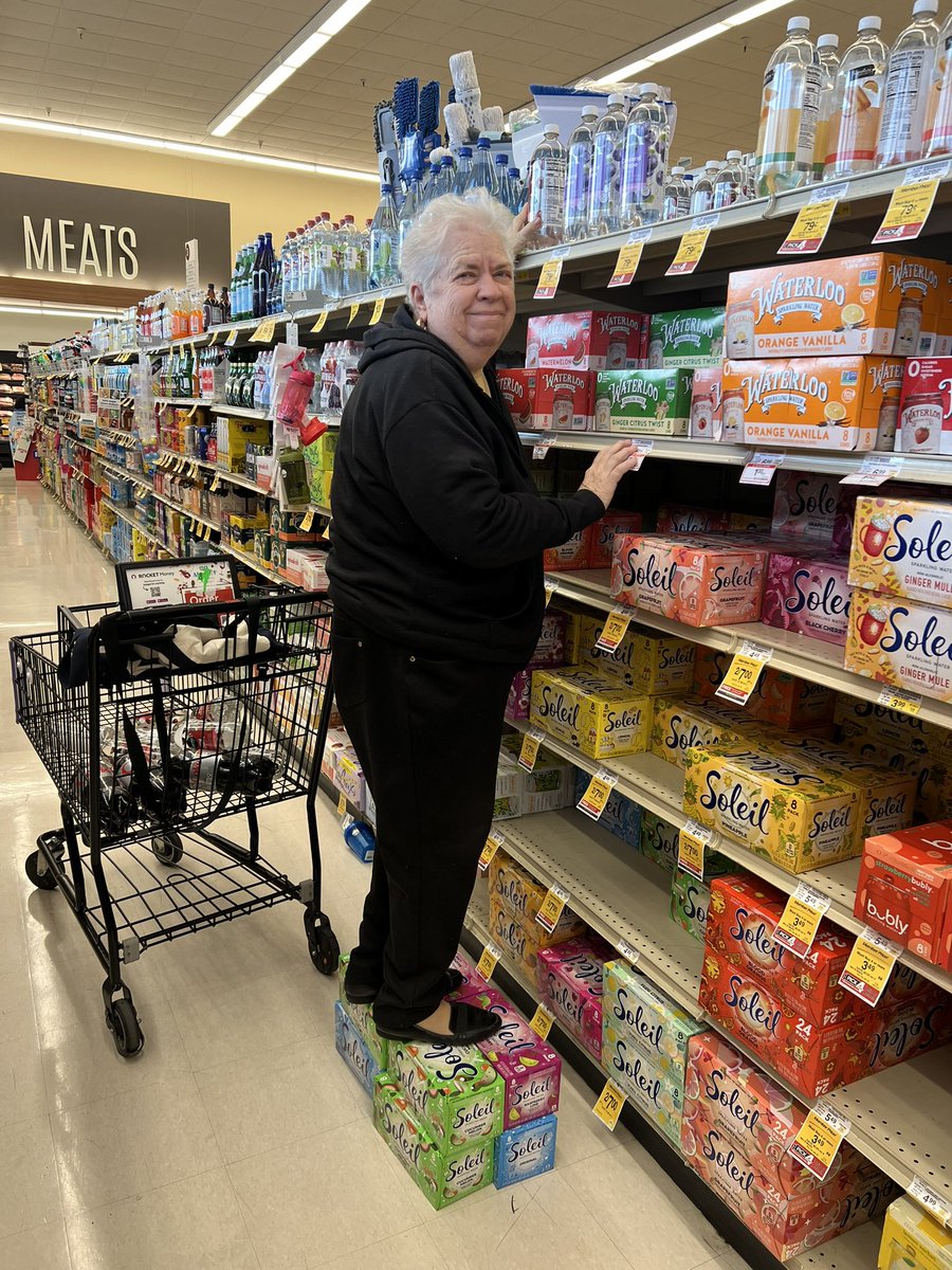 The local Vons in Santa Monica would not send anyone to help me get product from way back on the top shelf. But I am a problem solver!
NOT #SincerelyVons
<a href="/Vons/">Vons</a>