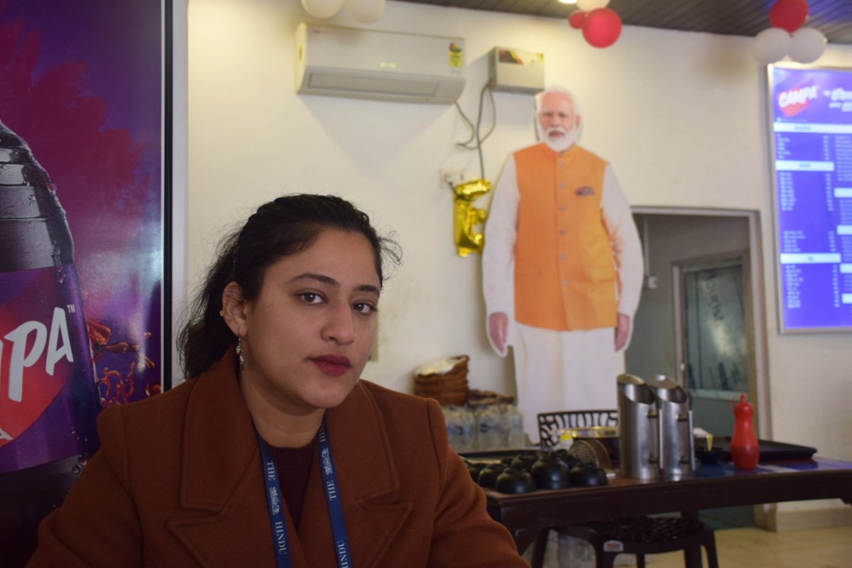 IsmatAraa's tweet photo. Somewhere in Ayodhya, ahead of the #PranPratishta of the Ram Temple.
Cut outs of PM Modi are everywhere: on the streets, outside houses and shops, and even in restaurants!
#reportingdiaries https://t.co/kXqR9Q63Xl