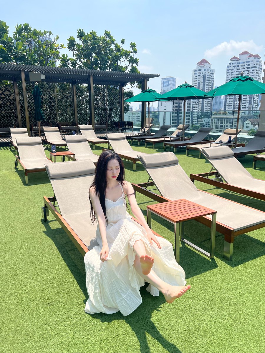 patamaii's tweet photo. ถ้ามังกรฟ้าไม่ยกเลิก เราอาจจะได้เห็นคาริน่าโกงแสงแดดประเทศไทย คาริน่าทองหล่อ คาริน่าขับเคลื่อนเศรษฐกิจอีก https://t.co/M2iSw92GyQ
