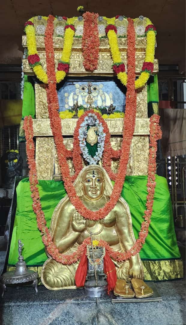 Jaggesh2's tweet photo. ಇಂದಿನ ರಾಯರ ಬೃಂದಾವನ ಅಲಂಕಾರ ದರ್ಶನ 🙏 https://t.co/fN83IXEB5b